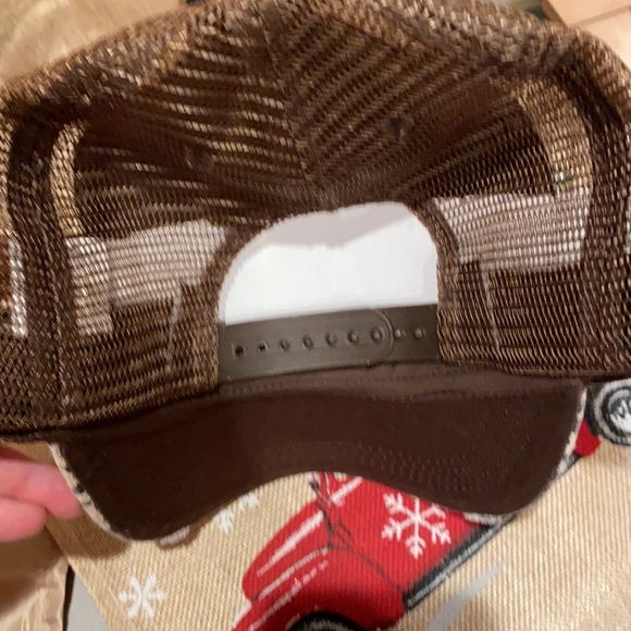 Leopard print trucker distressed hat with adjustable band - Picture 2 of 3